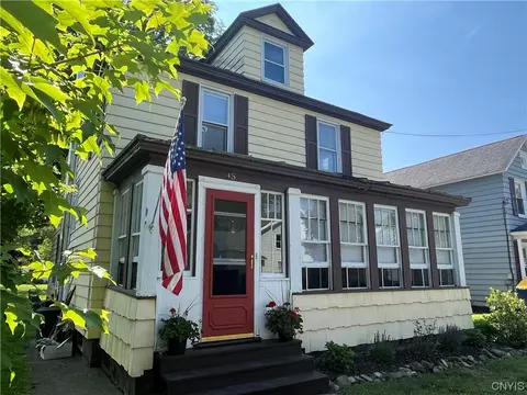 45 Elm St, Camden, NY 13316