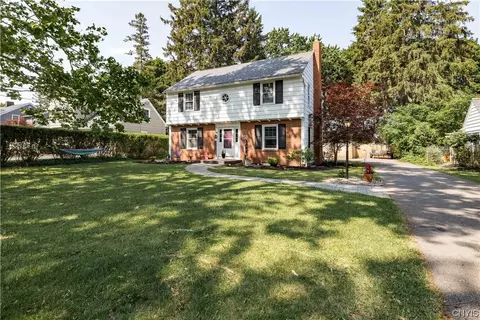 137 Edwards Dr, Fayetteville, NY 13066