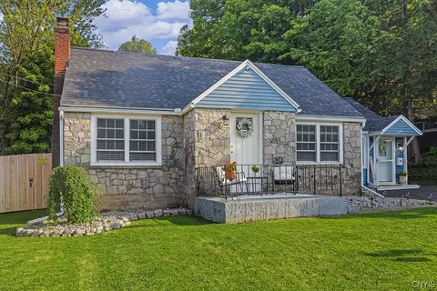 33 Beechwood Rd, New Hartford, NY 13413
