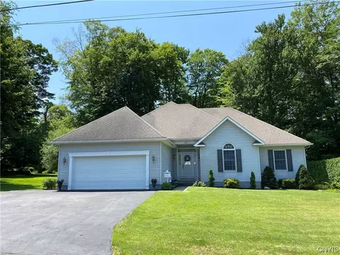 34 Porter St, New York Mills, NY 13417