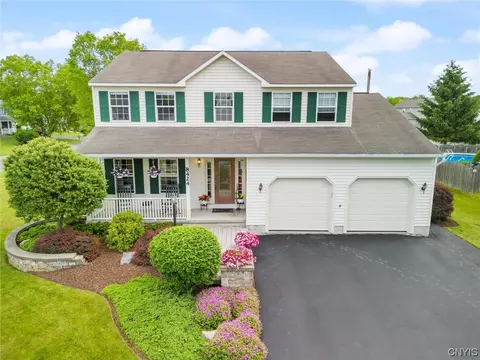 8424 Sugar Pine Cir, Liverpool, NY 13090