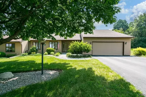 135 Spyglass Ln, Fayetteville, NY 13066