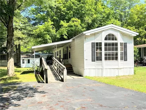 169 Country Rd, Utica, NY 13502
