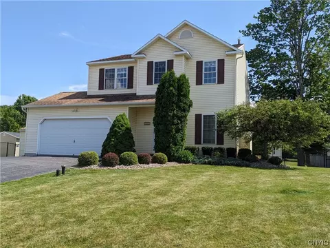 7126 Flagship Dr, Cicero, NY 13039