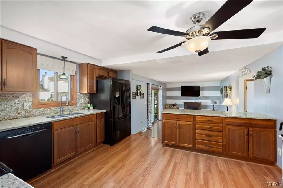  4080 Sweet Gum Ln, Liverpool, NY 13090 photo 9