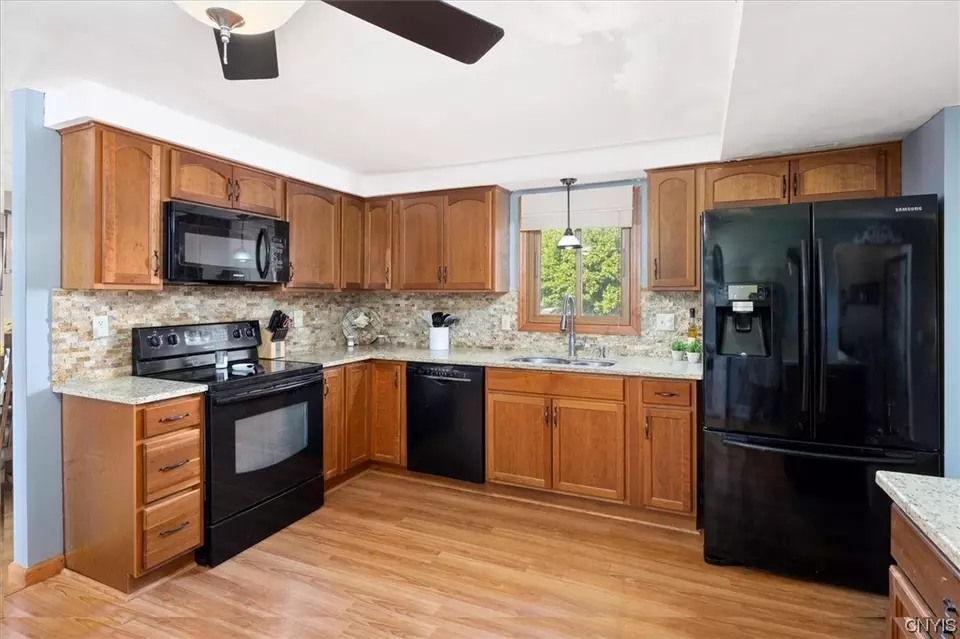  4080 Sweet Gum Ln, Liverpool, NY 13090 photo 12