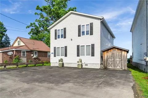 8986 Beach Rd, Brewerton, NY 13029
