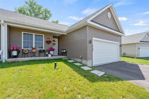 8186 Rachel Ct, Baldwinsville, NY 13027