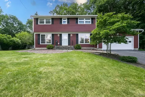 7806 Heritage Cir, Manlius, NY 13104