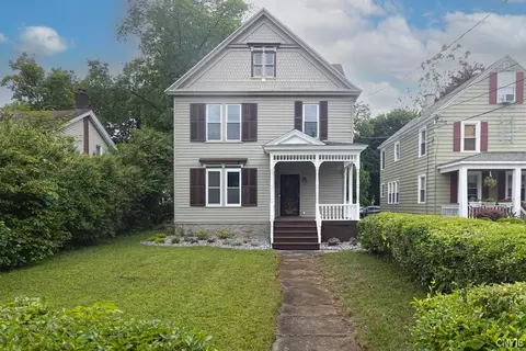 32 Oxford Rd, New Hartford, NY 13413