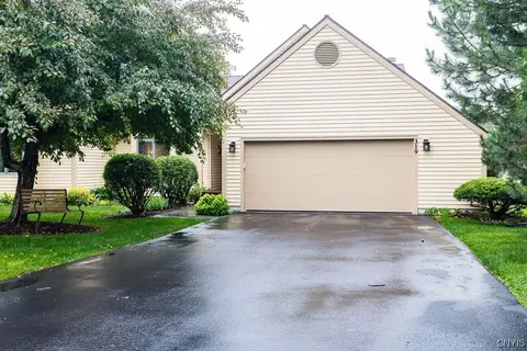 319 White Heron Cir #319, Fayetteville, NY 13066