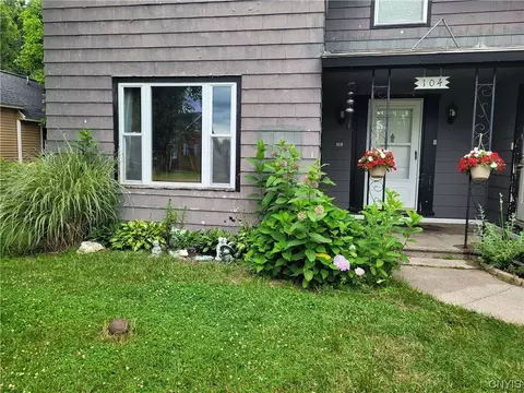 104 Palmer Dr, Syracuse, NY 13212