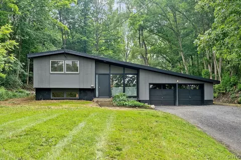 3999 Oran Delphi Rd, Manlius, NY 13104