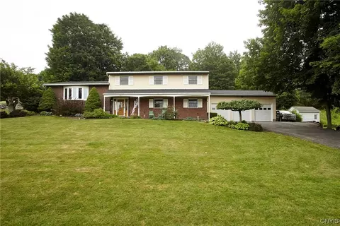 2812 Lyons Rd, Camillus, NY 13031