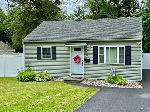 15 Oakdale Ave S, New Hartford, NY 13413