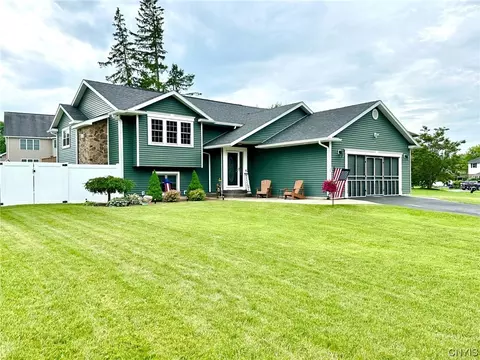 253 Ramblewood Dr, Deerfield, NY 13502