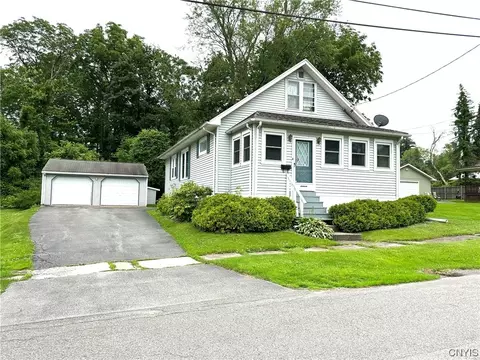 7 Pleasantview Pl, Whitestown, NY 13492