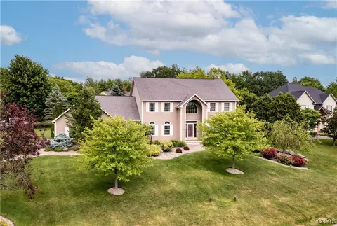 8460 Prestwick Dr, Manlius, NY 13104