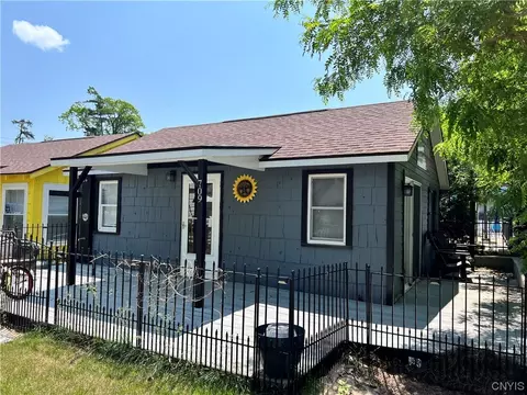 709 Park Ave, Vienna, NY 13157