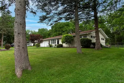 70 Root St, New Hartford, NY 13413