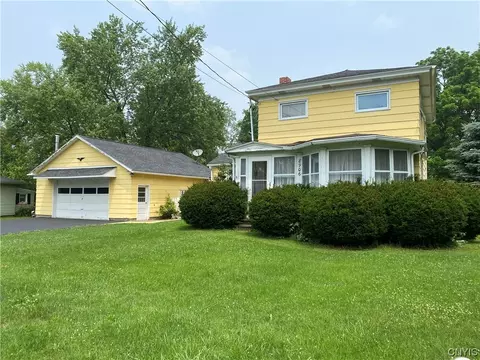 8906 Oakland St, Brutus, NY 13166
