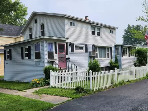 508 N Center St, East Syracuse, NY 13057