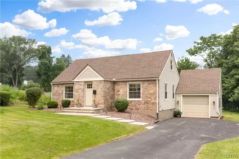 42 Beechwood Rd, New Hartford, NY 13413