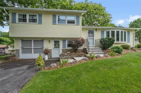 103 Tudor Ln, Camillus, NY 13031