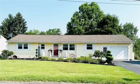 105 Dickerson Dr S, Camillus, NY 13031