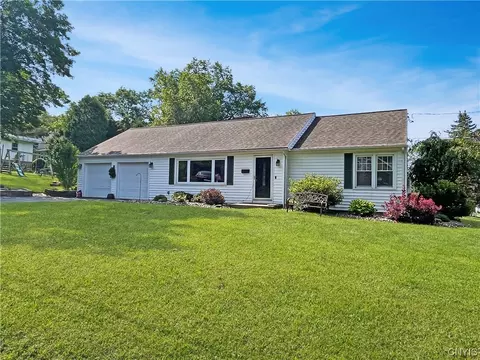 2 Knoll Rd, Utica, NY 13501