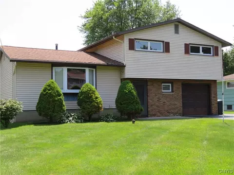 6176 Crestview Dr, Syracuse, NY 13212
