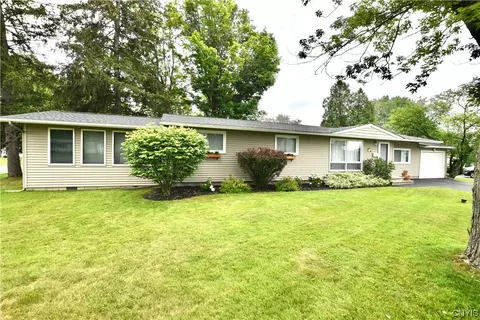 126 Grandy Dr, Salina, NY 13088