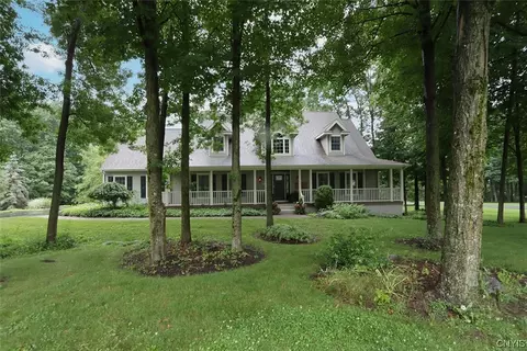 4418 Twin Pines Dr, Manlius, NY 13104