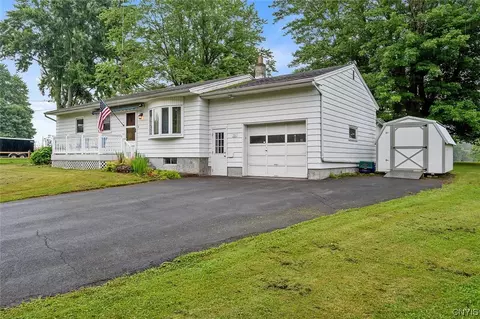 151 State St, Schroeppel, NY 13135