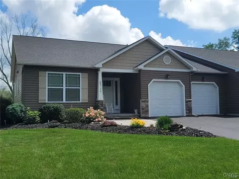 8730 N Entry Road Rd, Lysander, NY 13027