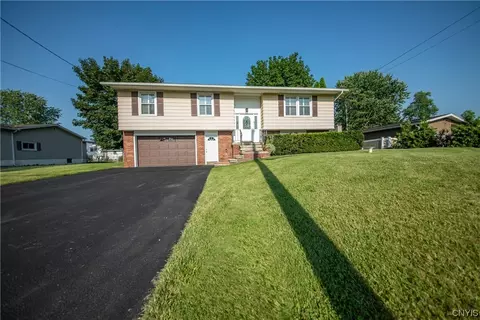6454 Curwood Dr, East Syracuse, NY 13057