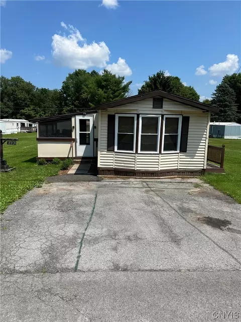 202 Henderson Ln, Brutus, NY 13166