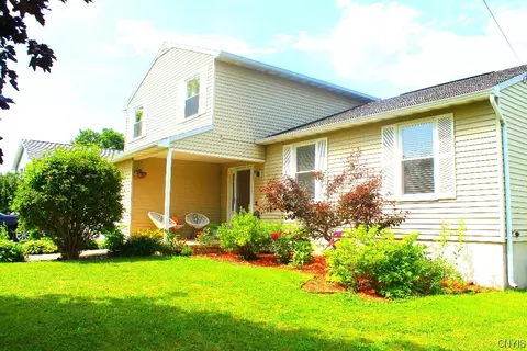 6079 Manlius Townline Rd, East Syracuse, NY 13057