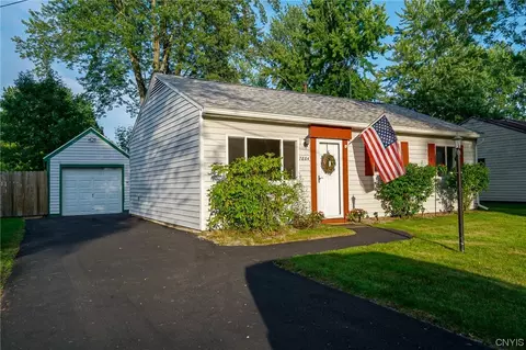 7884 Areopagitica Ave, Bridgeport, NY 13030