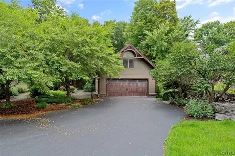 7648 Linkside Dr, Manlius, NY 13104