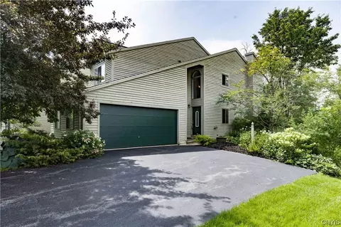8198 Honeysuckle Dr, Liverpool, NY 13090