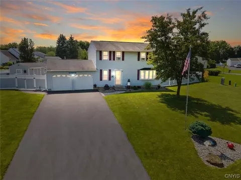 3731 Inclination Dr, Baldwinsville, NY 13027