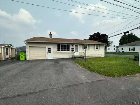 300 Swansea Ave, Salina, NY 13206