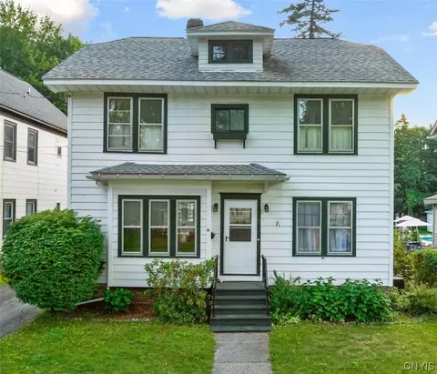 7 Huntington Pl, New Hartford, NY 13413