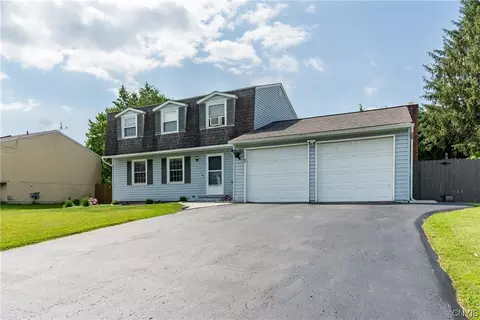 6045 Bannister Dr, Cicero, NY 13039