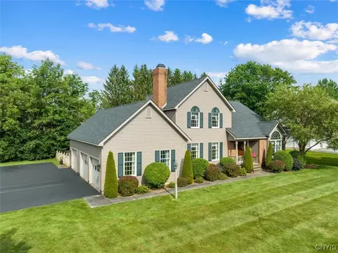 11 Oakwood Dr, New Hartford, NY 13413