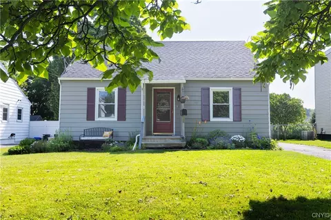416 Darlington Rd, Syracuse, NY 13208