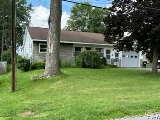 124 Kendall Dr W, East Syracuse, NY 13057