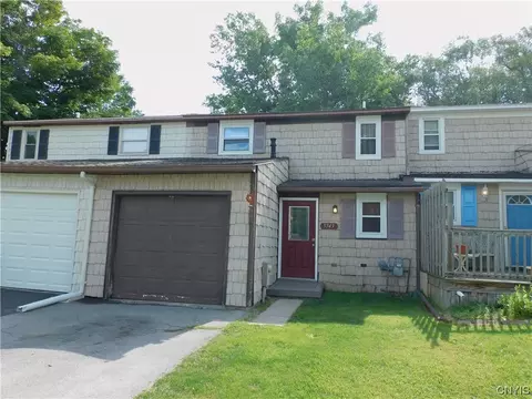5543 Trastevere Rd, Clay, NY 13041