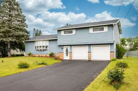 5662 Stevens Dr N, Cicero, NY 13039